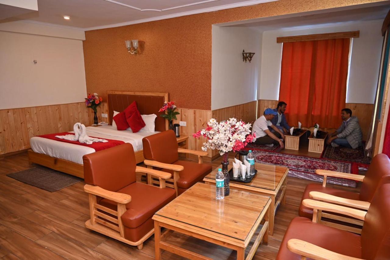 Hotel Seven Hills Manali Exteriör bild