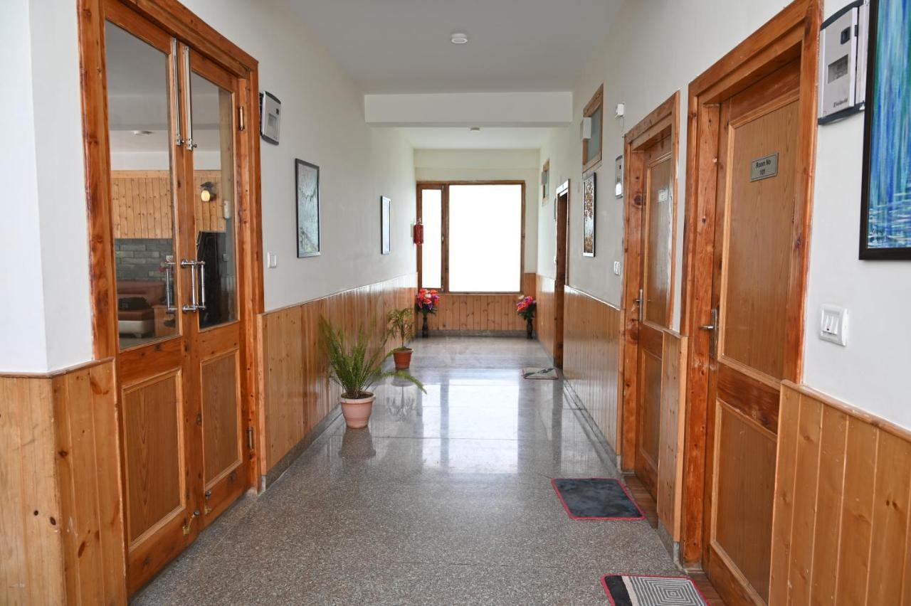 Hotel Seven Hills Manali Exteriör bild