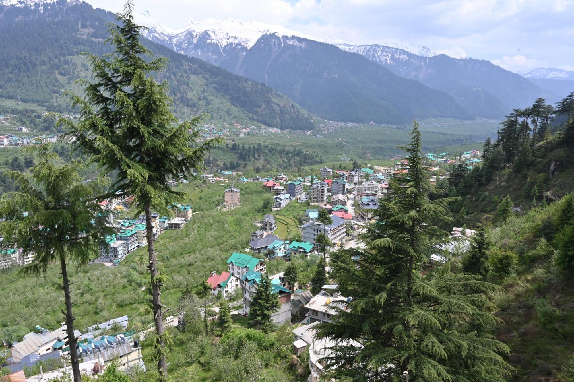 Hotel Seven Hills Manali Exteriör bild