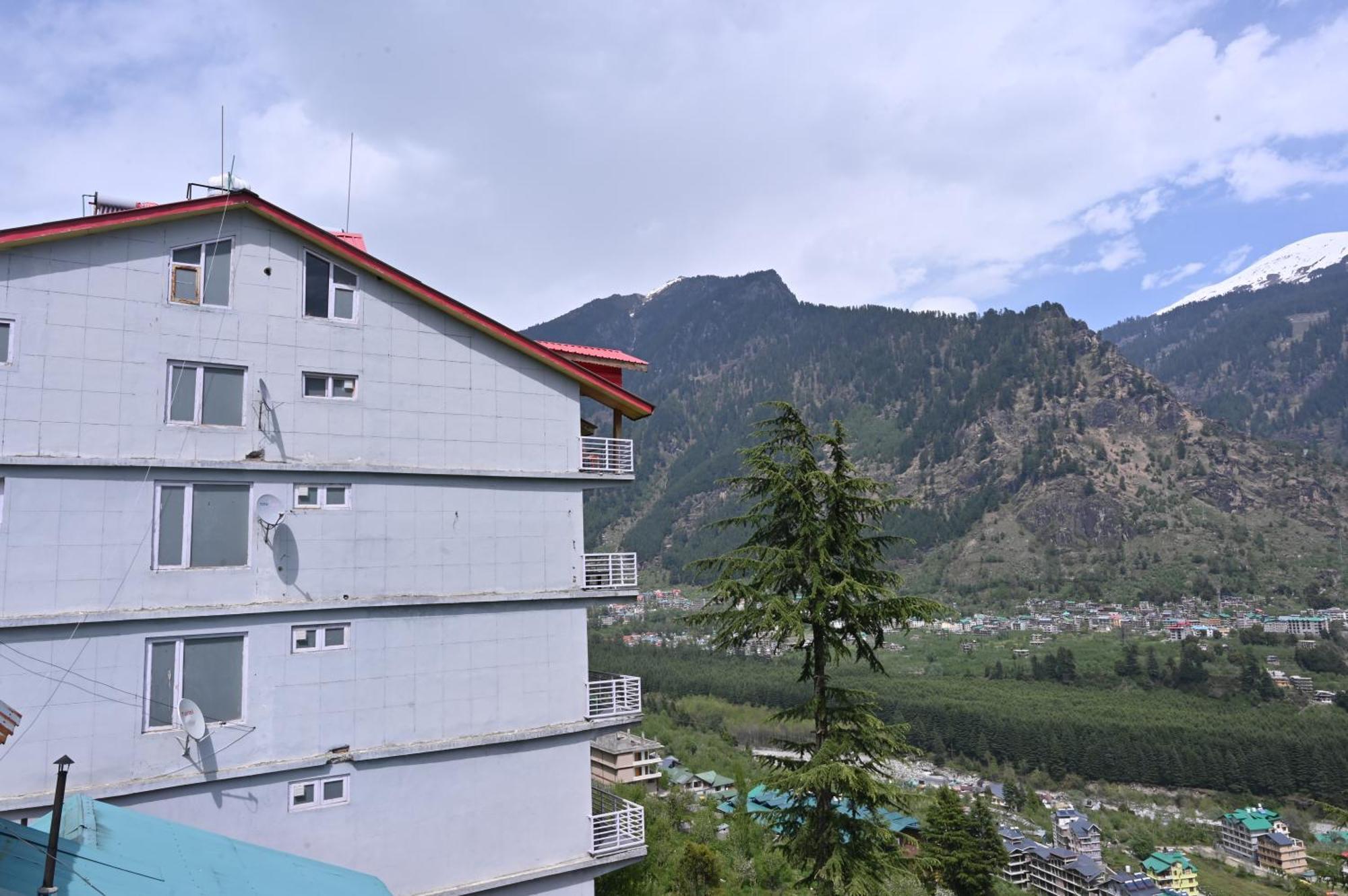 Hotel Seven Hills Manali Exteriör bild
