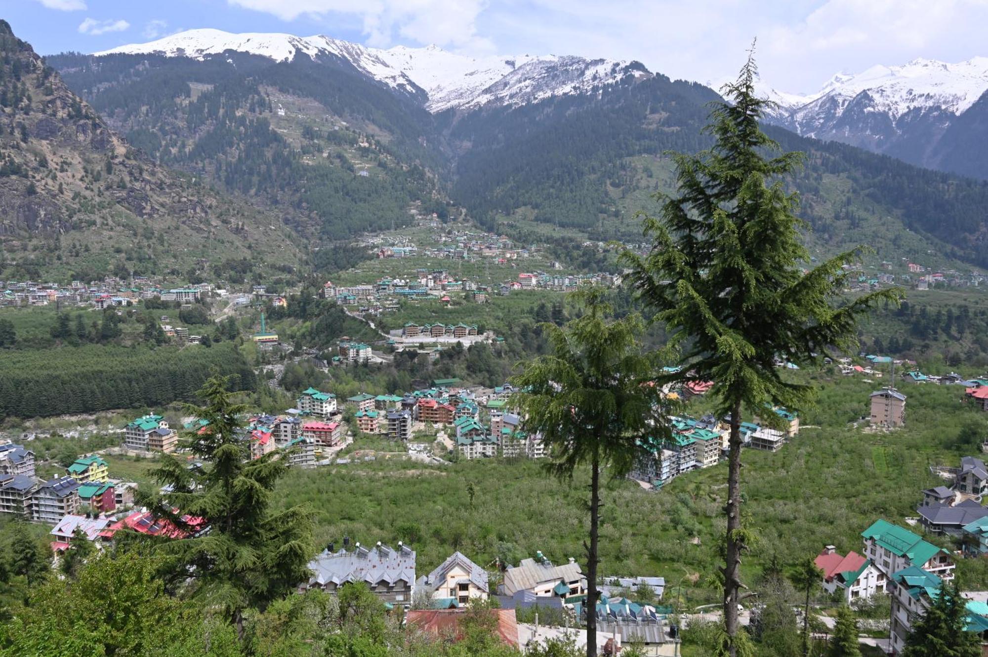 Hotel Seven Hills Manali Exteriör bild