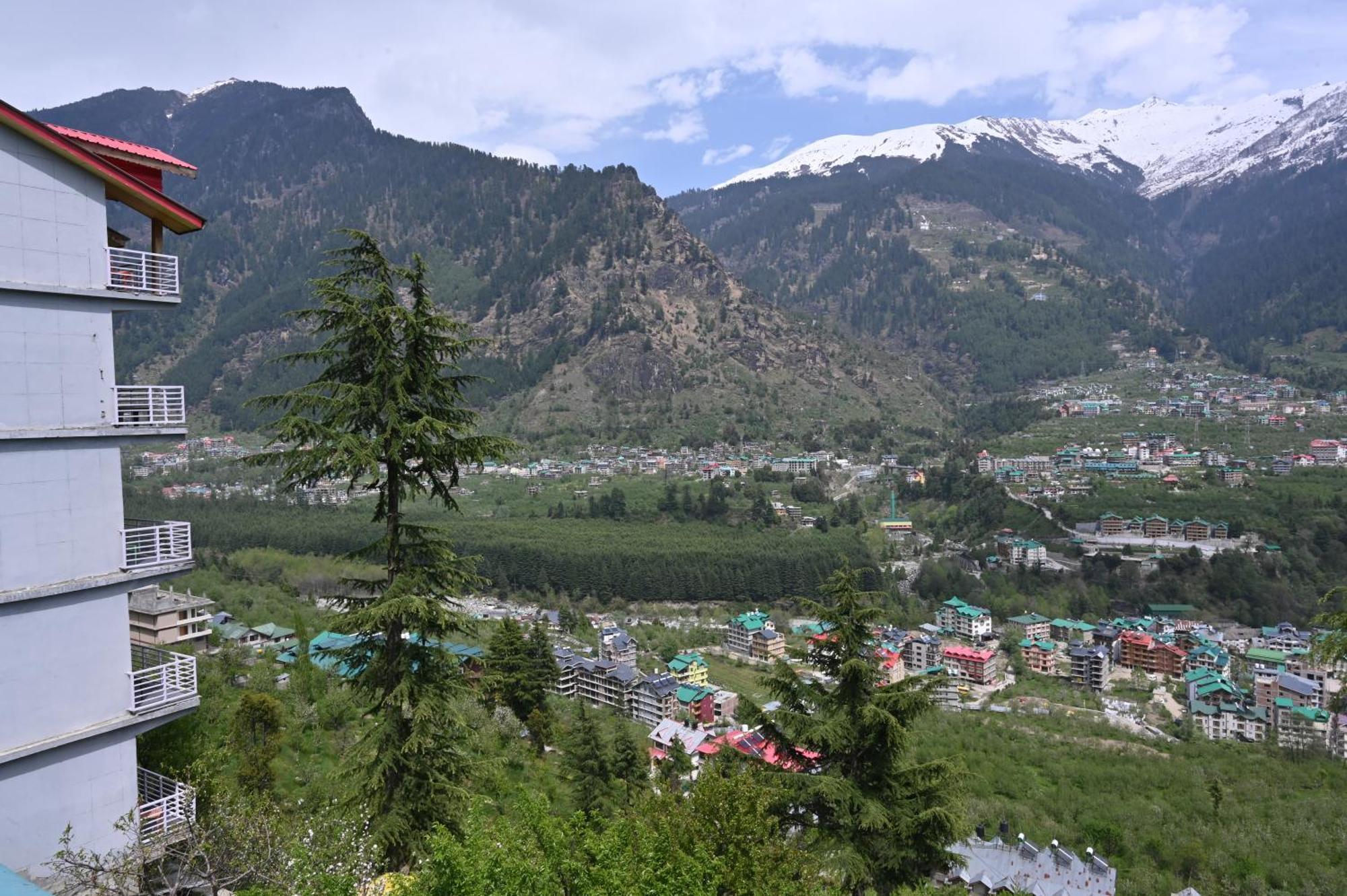 Hotel Seven Hills Manali Exteriör bild