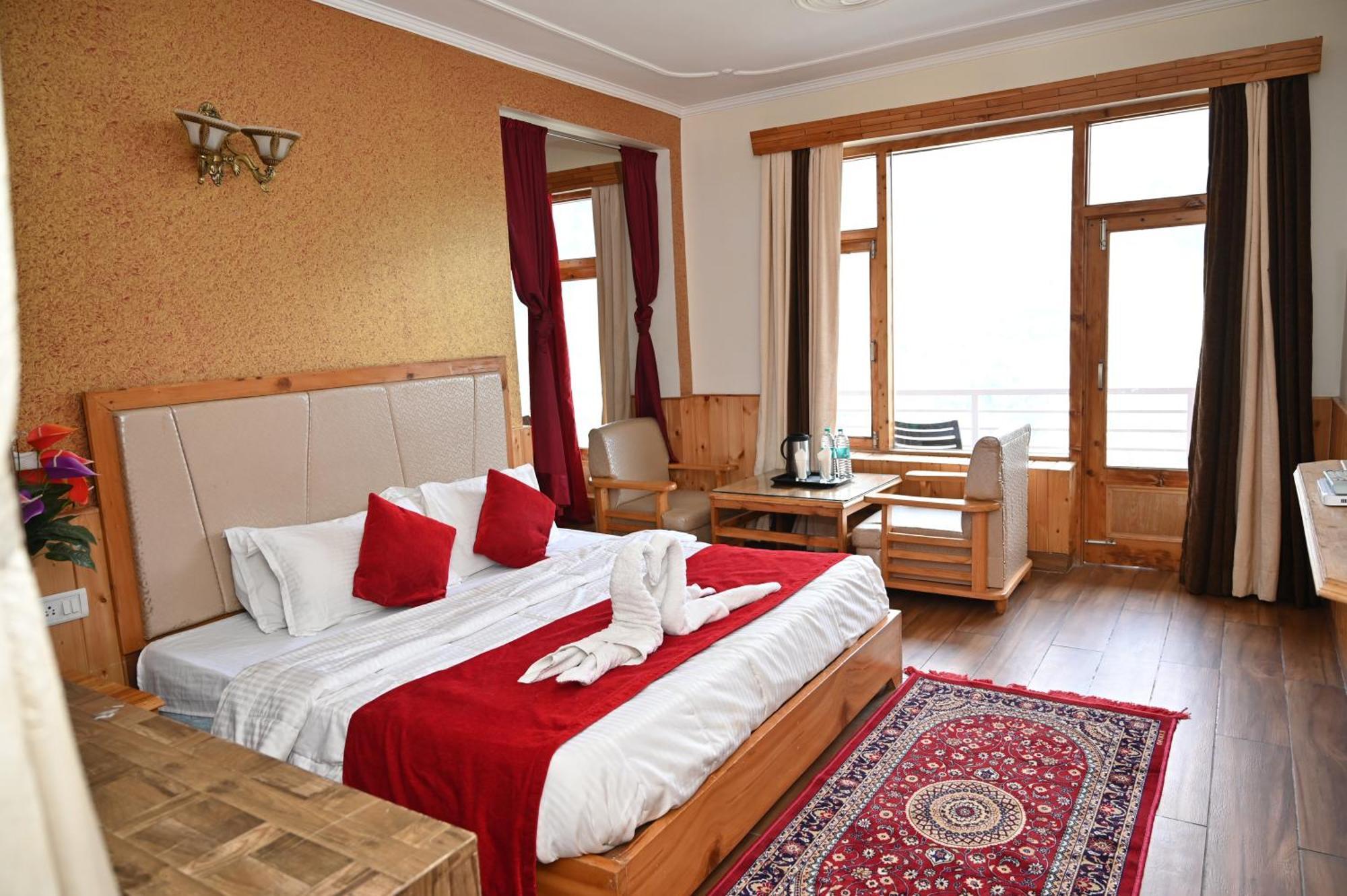 Hotel Seven Hills Manali Exteriör bild