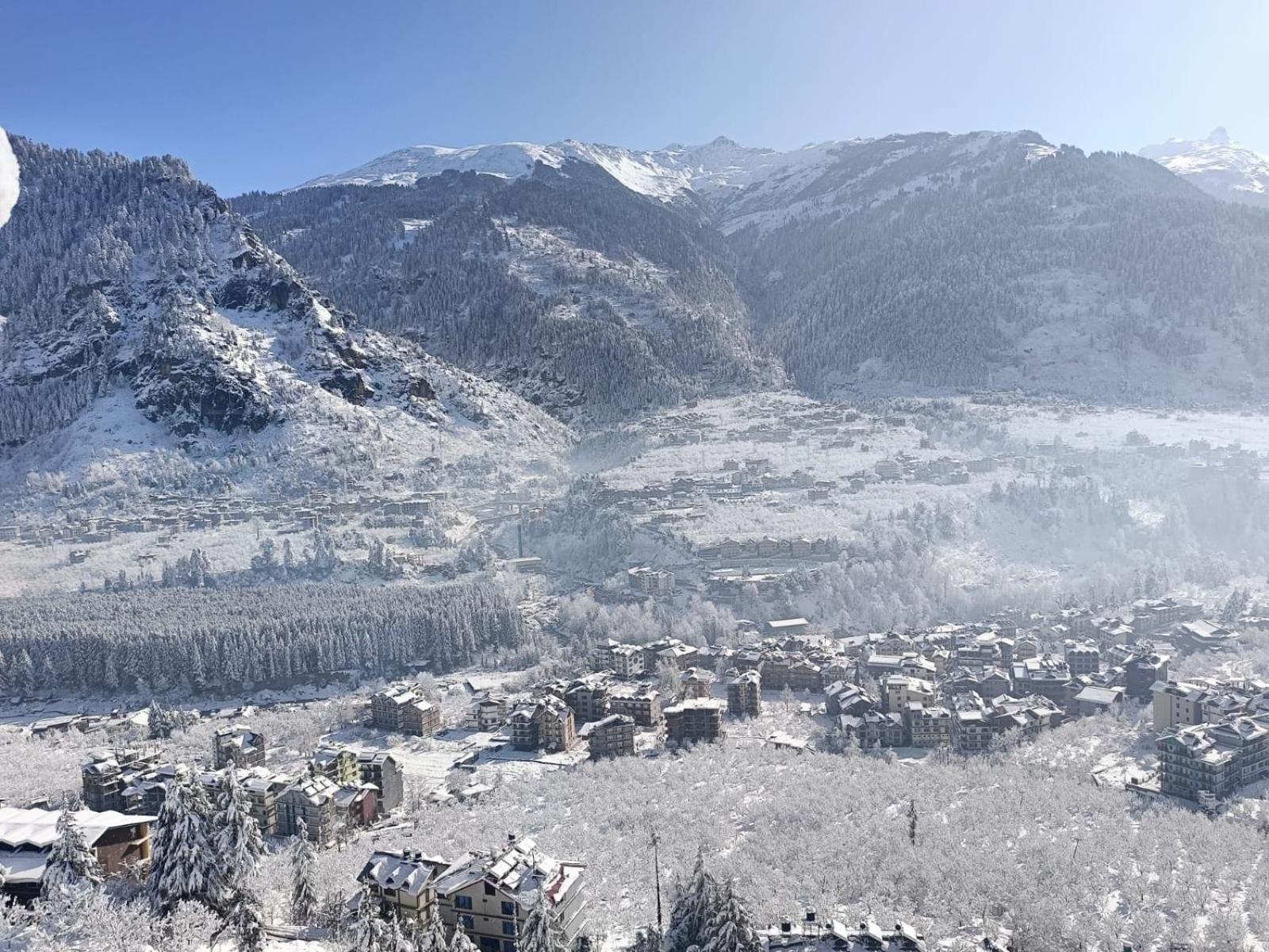 Hotel Seven Hills Manali Exteriör bild