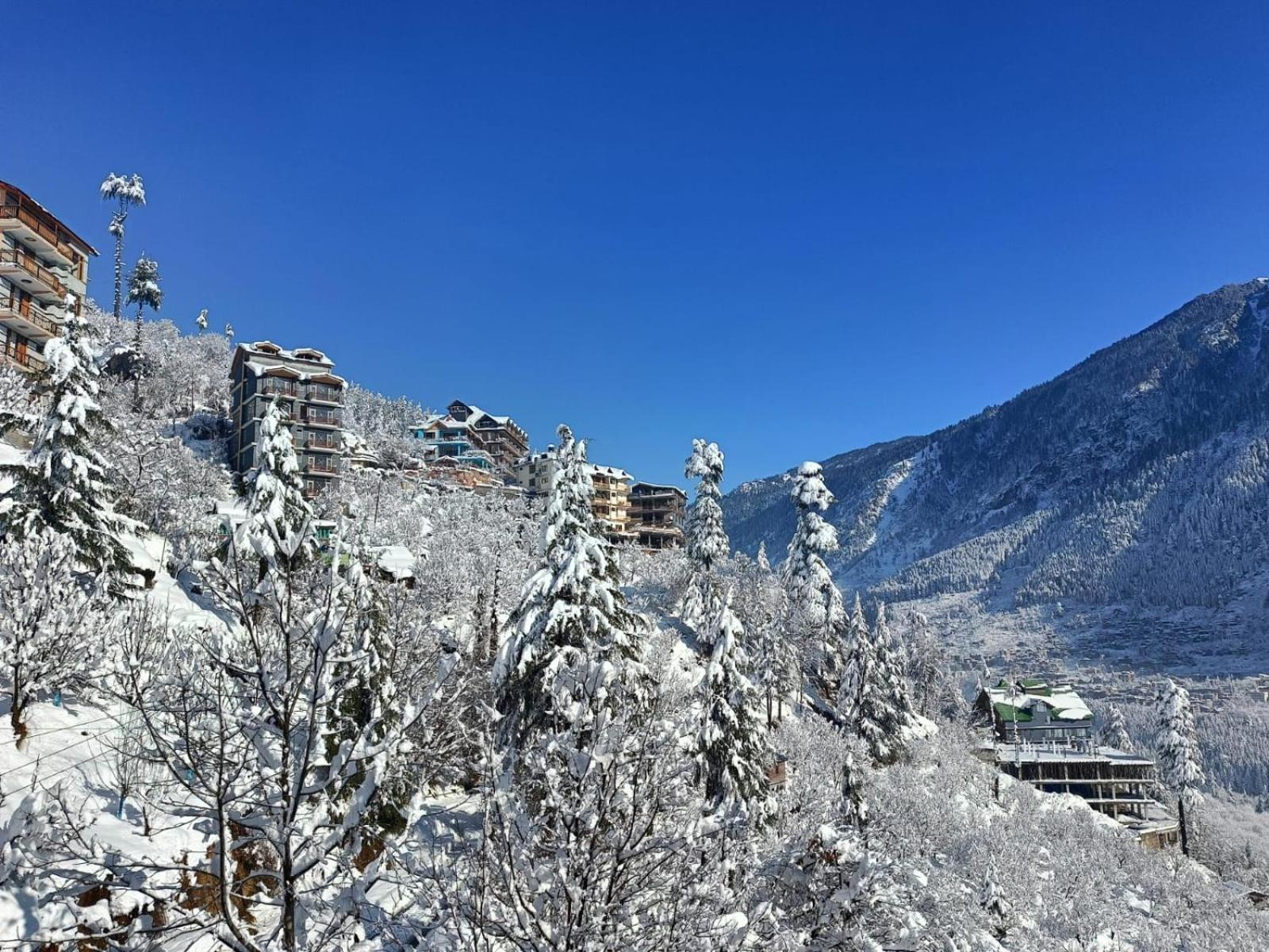 Hotel Seven Hills Manali Exteriör bild