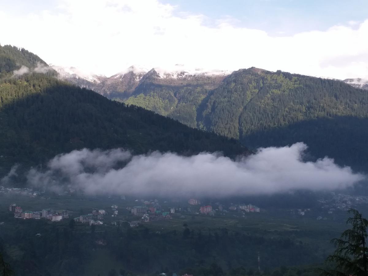 Hotel Seven Hills Manali Exteriör bild