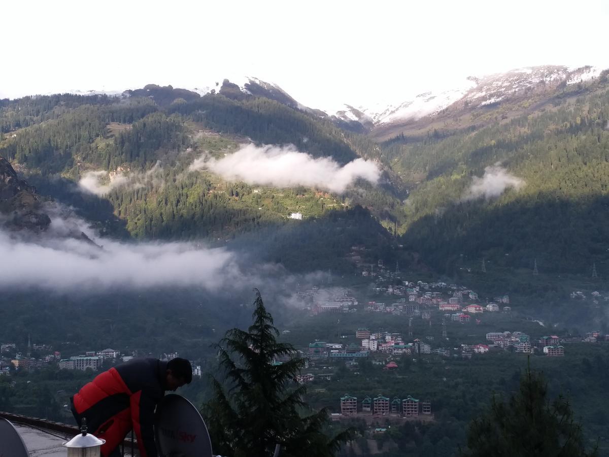 Hotel Seven Hills Manali Exteriör bild