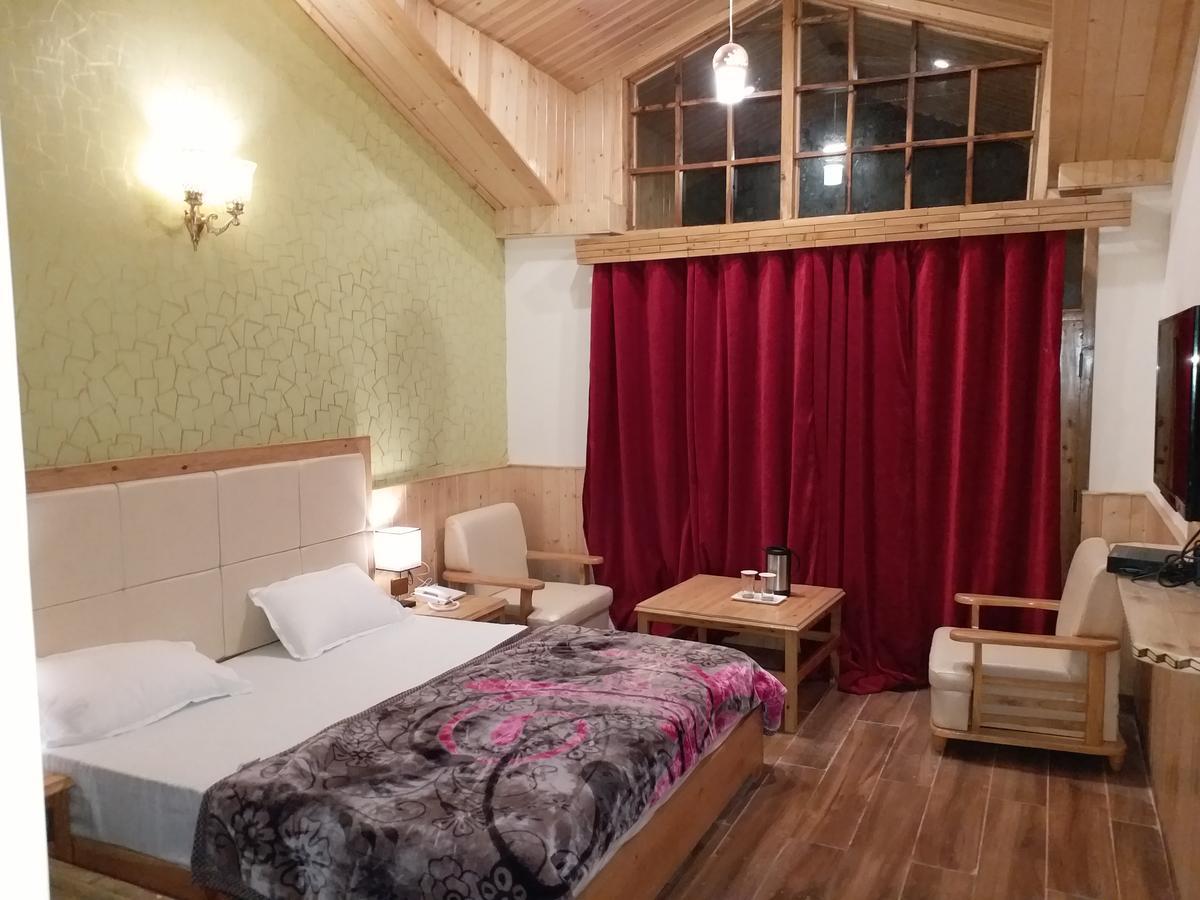 Hotel Seven Hills Manali Exteriör bild