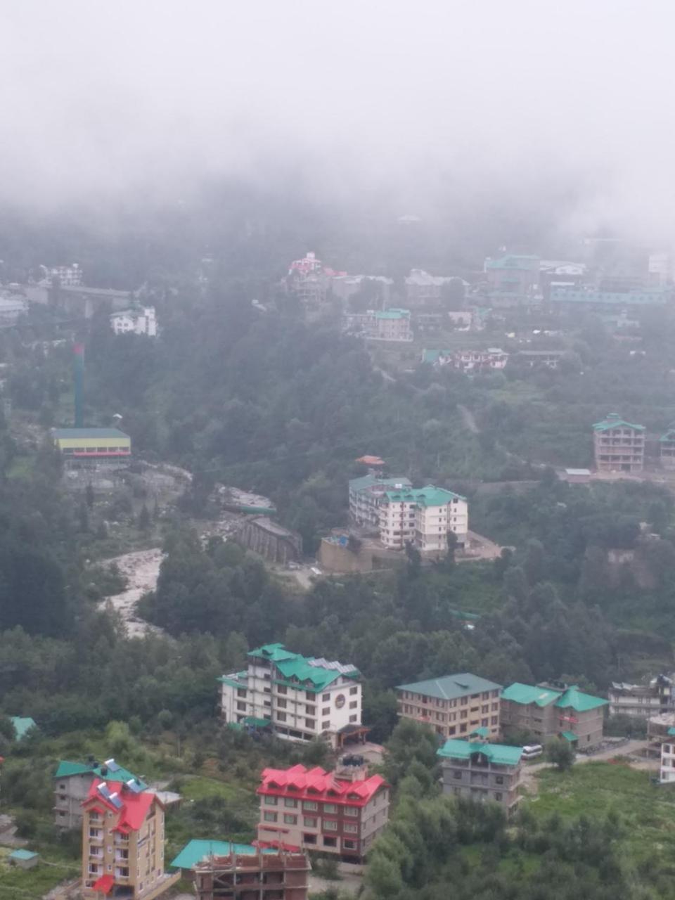 Hotel Seven Hills Manali Exteriör bild