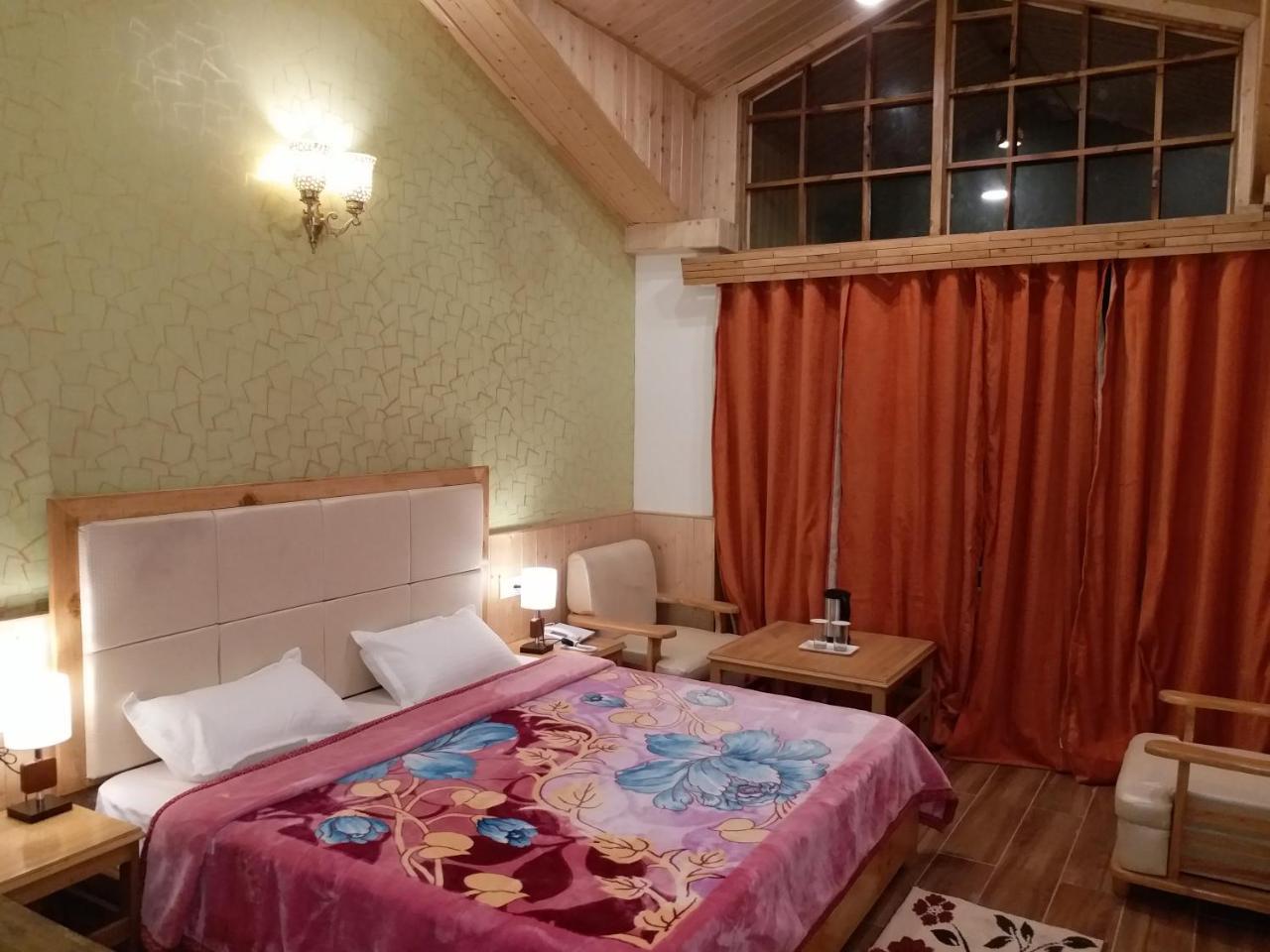 Hotel Seven Hills Manali Exteriör bild