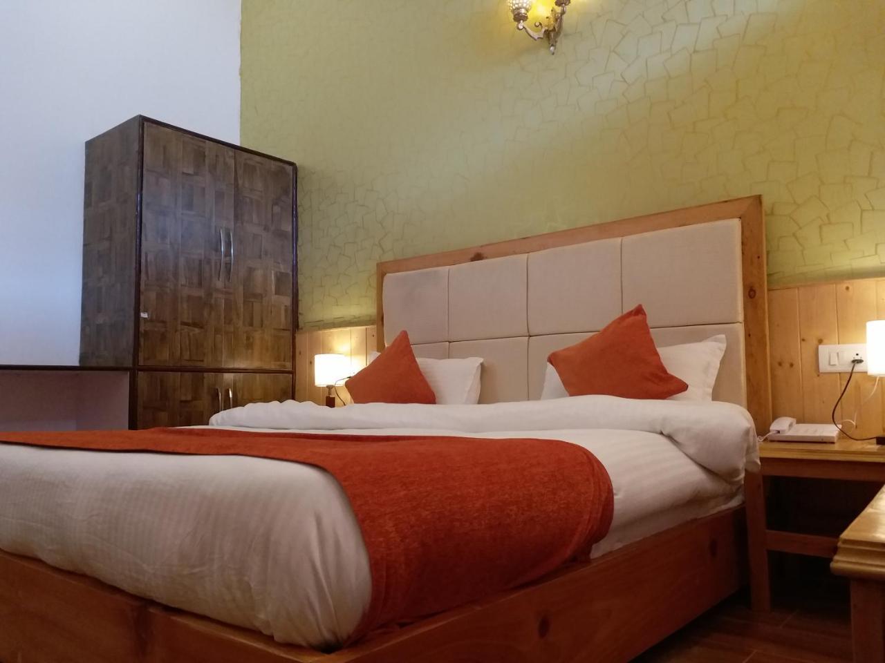 Hotel Seven Hills Manali Exteriör bild