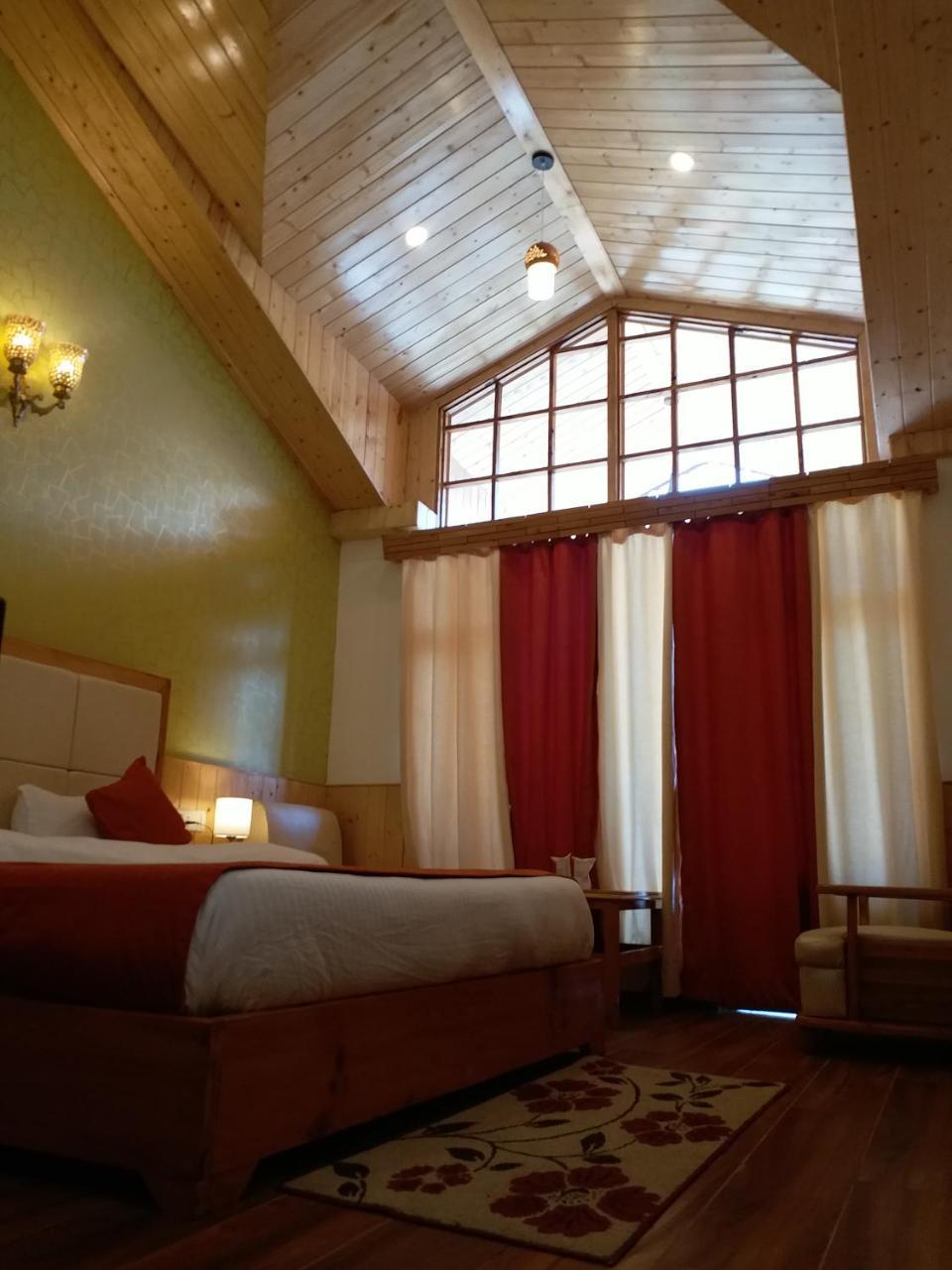 Hotel Seven Hills Manali Exteriör bild