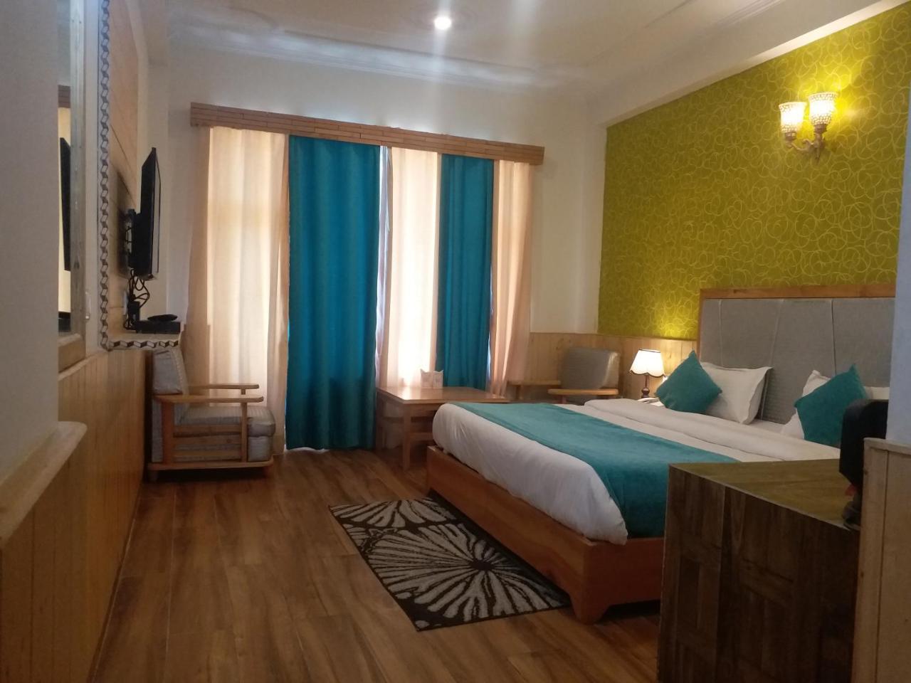 Hotel Seven Hills Manali Exteriör bild