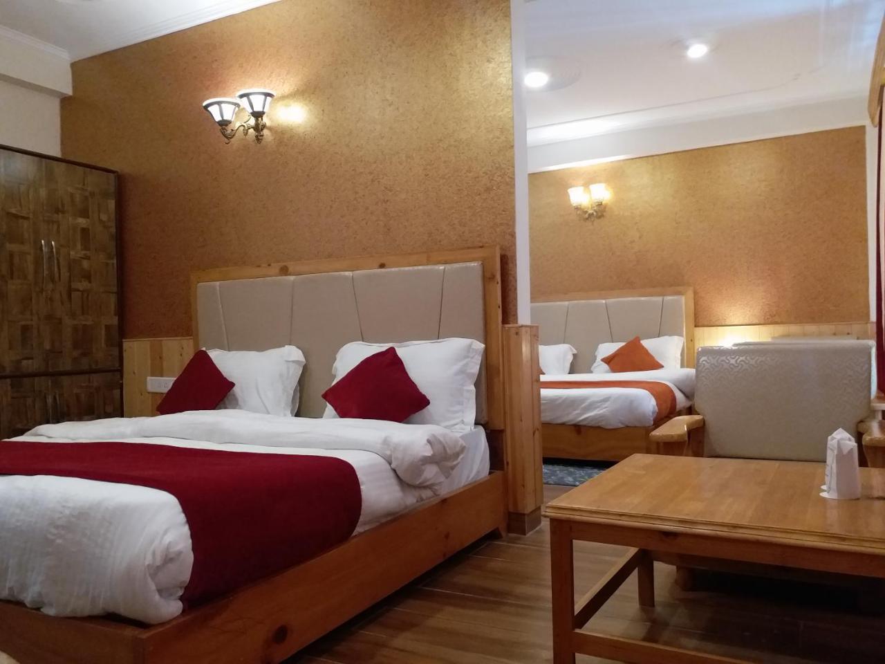 Hotel Seven Hills Manali Exteriör bild