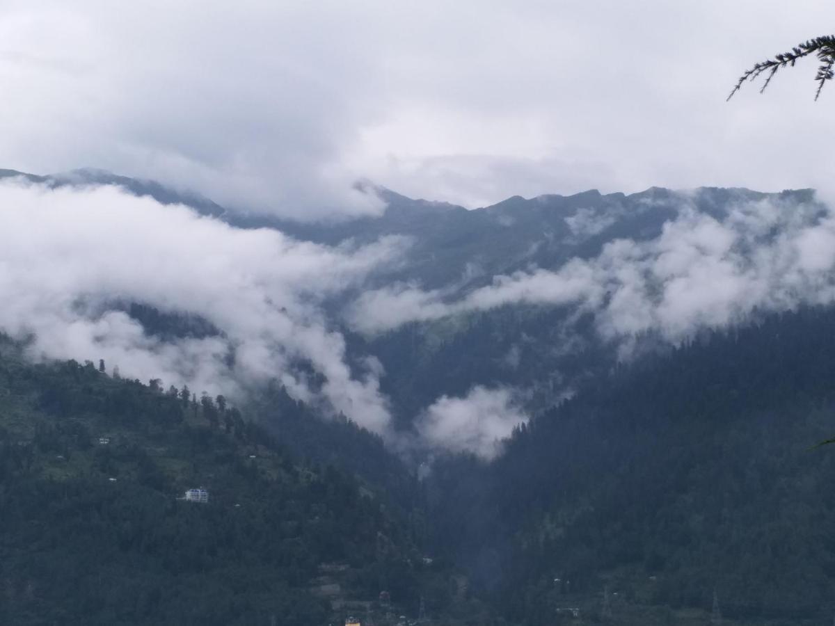 Hotel Seven Hills Manali Exteriör bild